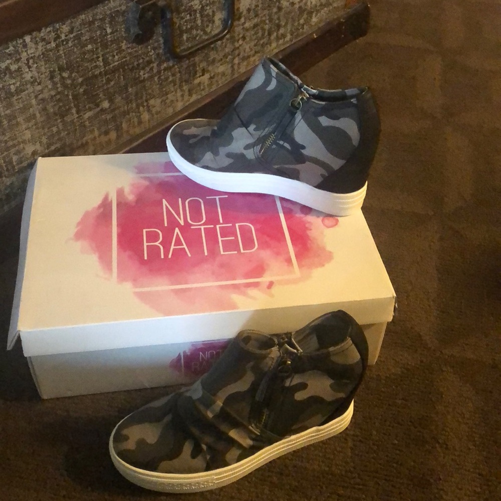 Not Rated Camo wedge, size 7. New in box!